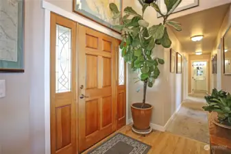 Vaulted entry/foyer!
