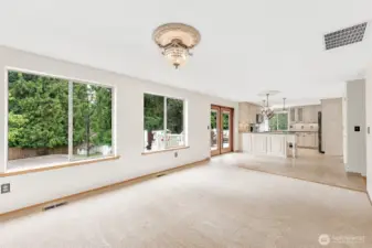 Open, bright and airy family room, perfect for entertaining