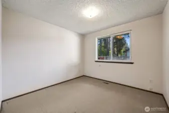 Middle bedroom