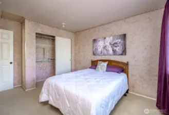 Guest bedroom