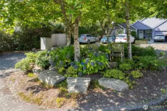 The central island is a common area that the HOA maintains.