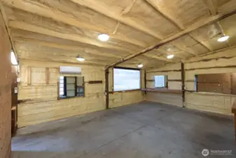 Workshop/Gym space with mini split, plumbing and frnech doors!