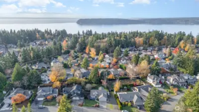 Conveniently located near beaches, parks and the award-winning Mukilteo School District.