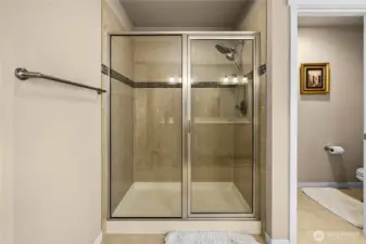 Primary en suite bath