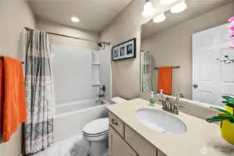 Upper hall full bath