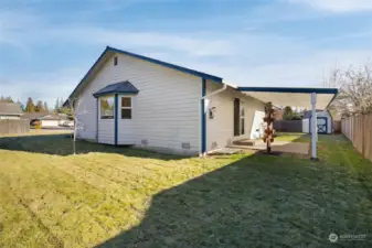 Just check out this beautiful side yard! Plenty of room to play and so private! Not all lots are created equal and this is the best one in the neighborhood. It is hard to even see a neighbor in this picture!