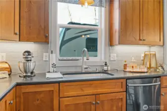 Plenty of prep space in this kitchen.