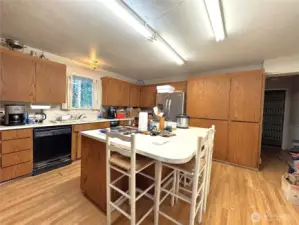 Main-Large eat in kitchen