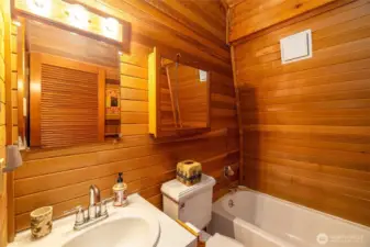 Upstairs full bathroom
