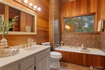 5 pc primary bath in artful and fun.