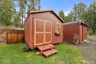 Heated artist studio provides a private and comfortable space for creativity or hobby use.