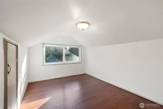 Upstairs bonus room