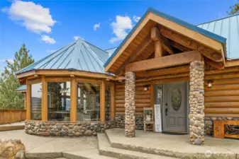 Welcome to 1161 White Rd, just minutes from Cle Elum but a world away from any hustle and bustle.