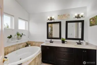 En suite primary bath