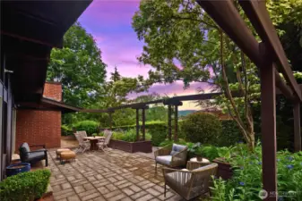 End the day with golden light pouring over the Cascade foothills—right from your own backyard.