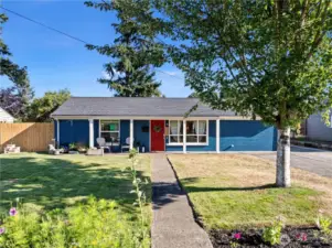 Front of home, lrge yard, garden space
