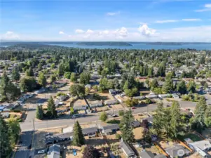 Close to the water, shopping and freeways