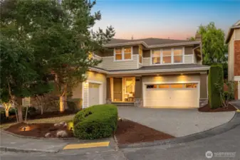 Welcome to Mondavio! Shorter commute by several minutes, minutes to DT Redmond, dining, shopping, parks, and trails. Top-rated Lake Washington schools, including the newer Clara Barton Elementary! Welcome home! This is the one you have been waiting for!