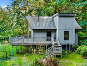 Surround yourself by nature in this quiet, peaceful location