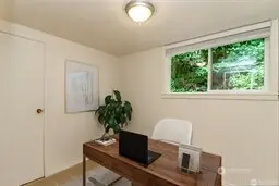 Office - virtually staged, could also be used as additional bedroom