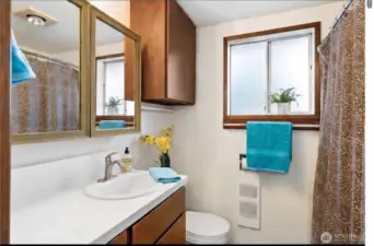 Image is virtually staged.  IRL faucet differs from photo.