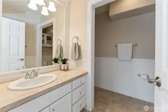 Guest Bath - Main Floor
