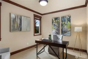 Mainfloor Office/Bedroom