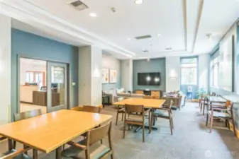 This community offers excellent amenities, including a stylish owners’ lounge—perfect for hosting parties or relaxing with friends—and a guest suite available for overnight visitors.