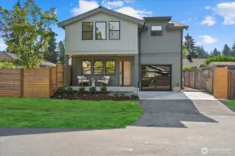 Front of this stunning, stand-alone new construction home.