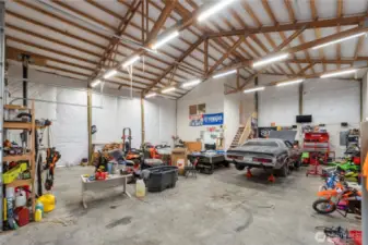 Massive shop with space for everything! Pool table can stay.