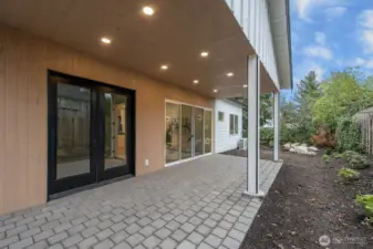 Huge covered patio off the DADU for year-round use