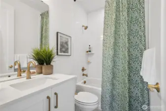 Ensuite full bath (Facade, Ext Colors, Interior Photos & Floor Plans for illustrative purposes only. Actual Facade, Ext Colors, Interiors & Floor Plans may differ.)