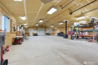 Fully finished, propane heater, 220 AMP service