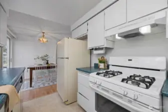 Another view of the kitchen and the appliances.