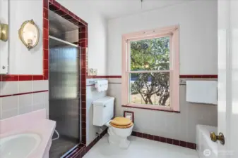 Main floor full bath