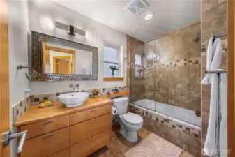 Second level full bath