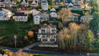 106 N State Street is located just between downtown Bellingham and Fairhaven, access to Boulevard Trail is accross the street.