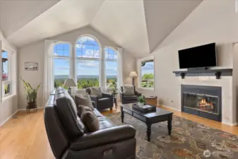 Arched windows in the open concept living room.