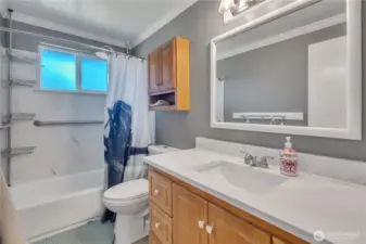 Upstairs full bathroom