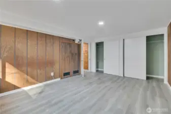 2 Closets!