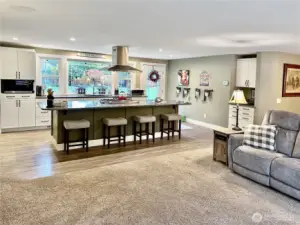 Beautiful island/bar with lots of seating.