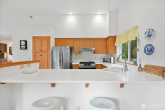 Spacious kitchen counter