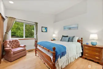 Vaulted ceiling on the primary bedroom