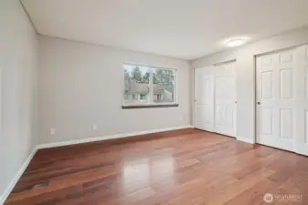 Junior en suite with double closets