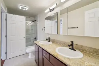 Junior en suite bath with double sinks