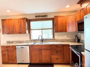 Lots of cabinets and plenty of space on the granite countertops
