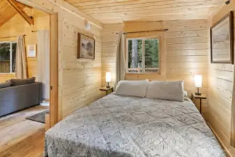 Cozy Queen bed