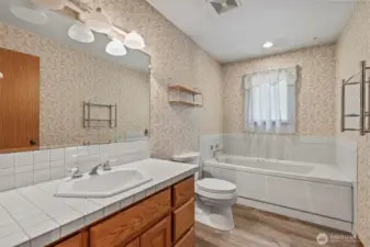 Main bathroom with jetted tub.