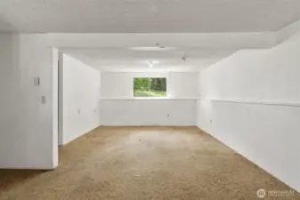 Fixer-Upper with Equity Potential- A perfect project for investors or flippers looking to build value.