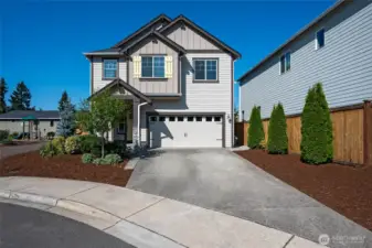 Totally turnkey 2019-built resale from Lennar in Bothell's Carrara project.